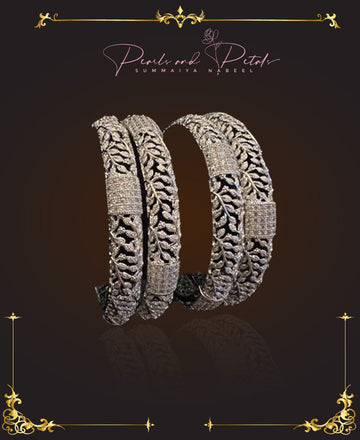 Beautiful leaf pattern bangles set
